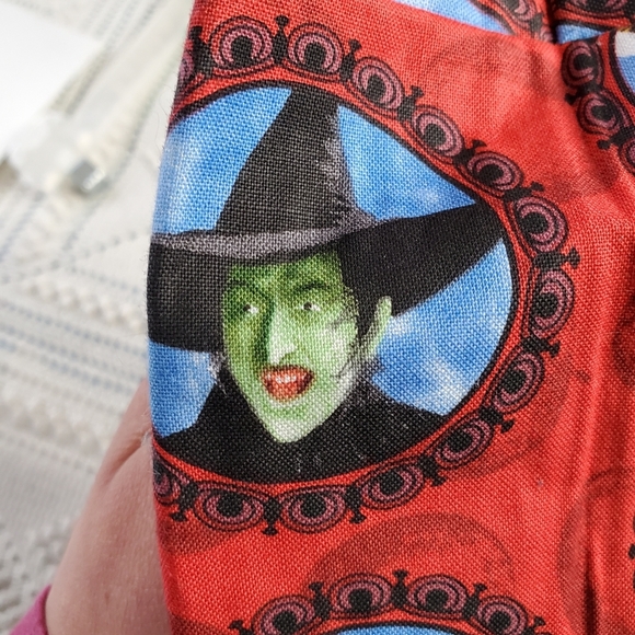 Wizard of Oz red makeup pouch - Picture 7 of 13